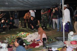 Penanganan Gempa Bawean Bupati Yani : Tangkal Hoax, Lakukan Trauma Healing, Pastikan Yankes