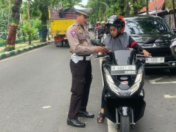 Satlantas Polres Pamekasan Sosialisasikan Cara Aman Berlalu Lintas