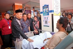 Wali Kota Eri Cahyadi Berikan Dukungan Moral kepada Pasien RS Unair Terdampak Gempa