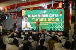 Hadiri Nuzulul Qur'an, Wali Kota Eri Ingatkan Warga Surabaya Berzakat di Kampungnya Sendiri