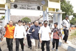 Tinjau Pelabuhan Jangkar Situbondo Bersama Menko PMK, Pj Gubernur Adhy Pastikan Pemudik Lancar