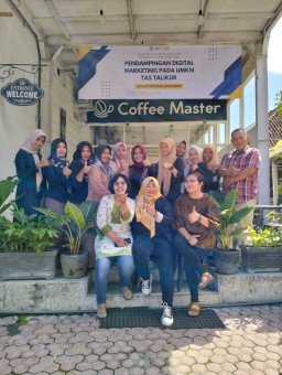 Pendampingan FEB UNESA, Berharap UMKM Talikur Desa Kandangan Kab Blitar Segera GO Digital