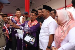 Penuh Haru, Bupati Fandi Akhmad Yani Lepas Rombongan Jamaah Haji Kabupaten Gresik Tahun 2024