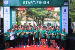 Pj. Gubernur Jatim Berangkatkan Ribuan Peserta Surabaya Medic Air Run 2024
