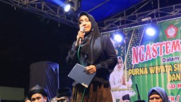 Bupati Ikfina Hadiri Purnawiyata SDN Ngastemi I, Dihiasi Lantunan Sholawat Hingga Pengajian 