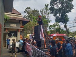 Dianggap Gagal Pencapaian UHC, Bupati Malang Didemo