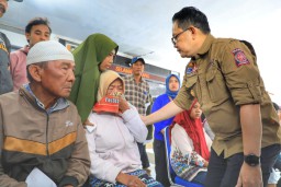 Santuni Korban Longsor Lumajang, Pj. Gubernur Jatim Pastikan Pencarian Korban Terus Dilakukan