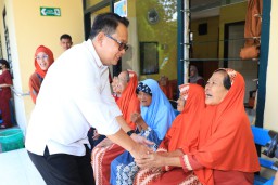Kunjungi UPT. Pelayanan Sosial Tresna Werdha di Tulungagung, Pj. Gubernur Jatim Sapa Hangat Antusiasme Lansia