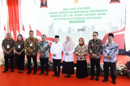 Pj Gubernur Adhy Dampingi Wapres Ma'ruf Amin Tinjau Pabrik Pengolahan Limbah B3 di PIER Pasuruan