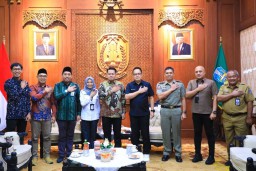 Pj. Gubernur Adhy Dukung Kerja Profesional Hingga Pesankan Netralitas Kepada KPU Jatim