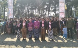 Bupati Blitar Hadiri Upacara Adat Larung Sesaji di Pantai Serang