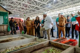 Bupati Gresik Resmikan TPS3R di Kecamatan Manyar