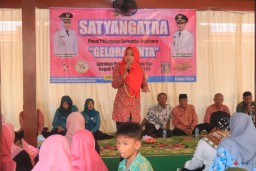 Bupati Ikfina Terus Galakkan Gelora Cinta di Desa Mojokusumo