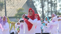 Bupati Ikfina Hadiri Baksos dan Senam Bareng Peringatan HUT IBI Ke-73