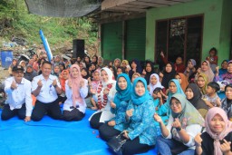 Bulik Soima Sambangi Desa Pacet, Bupati Ikfina : Manfaatkan Potensi Untuk Tunjang Ekonomi Keluarga 