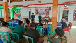 Pembudidaya Ikan Koi Desa Sumber Dilatih Marketing Digital dari UB