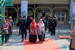 Wabup Gresik Bu Min Ajak Santri Kembangkan Bisnis Digitalisasi Sebagai Media Dakwah