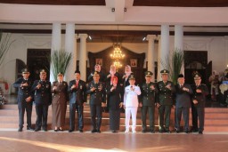 Upacara Penurunan Bendera Merah Putih, Wabup Mojokerto Al Barra Selaku Inspektur Upacara 