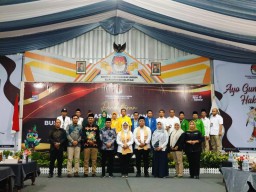 Bupati Petahana Rini Syarifah dan Abdul Ghoni Resmi Mendaftarkan Diri di KPU Kab Blitar di Pilkada 2024