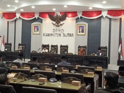 Rapat Paripurna DPRD Kabupaten Blitar Agenda Penyampaian Ranperda Perubahan APBD 2024 Oleh Bupati