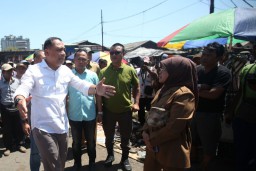 Wali Kota Eri Tata Pasar Loak Dupak Jadi Ikon Kota Surabaya 