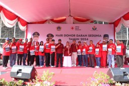 Rayakan Hari Donor Darah Sedunia, Bupati Gresik Ajak Masyarakat Berpartisipasi Donorkan Darah
