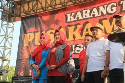 Ratusan Warga Pungging Jalan Sehat Bareng Bupati Ikfina, Peringati HUT Kemerdekaan RI Ke-79 