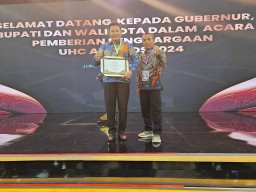 Terima UHC Award 2024, Plt Bupati Subandi : Pelayanan Sudah Baik, Jangan Ada Lagi Penolakan Pasien