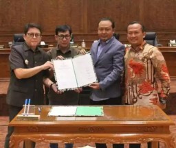 Pj Bupati Bojonegoro Sampaikan Raperda P-APBD 2024 di Rapat Paripurna DPRD