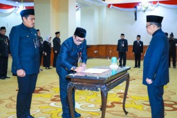 Lantik 15 Pejabat Eselon II, Pj. Gubernur Adhy Instruksikan Terobosan dan Inovasi untuk Kesejahteraan Masyarakat Jatim