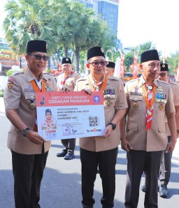 Pj. Gubernur Adhy Dorong Pramuka Jatim Kuatkan Sinergi sebagai Penjaga dan Pemersatu NKRI