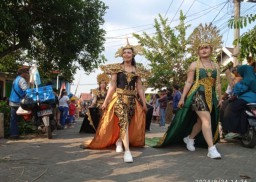 Inilah Kemeriahan Pawai Kemerdekaan Desa Gunting Kecamatan Sukorejo Merayakan HUT Ke 79 RI