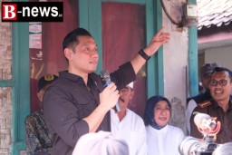 Serahkan Sertifikat PTSL di Gunung Salak, Menteri AHY : Masyarakat Berhak Kepemilikan Hak Atas Tanah 