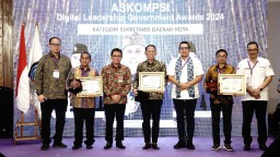 Sekdakot Gaguk Raih Penghargaan Sekretaris Daerah Kota Terbaik dalam ADLG Award 2024
