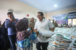 Pj Wali Kota Mojokerto Pastikan Penyaluran Bantuan Cadangan Beras Pemerintah Lancar 