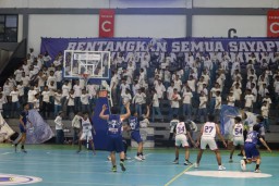 Wali Kota Eri Buka Kejuaran Bola Basket antar SMA/SMK se-Surabaya, Wadah Berkembang Generasi Muda
