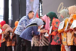 Apresiasi Bunda PAUD Surabaya, Wali Kota Eri: Garda Terdepan Mencerdaskan Anak Usia Dini