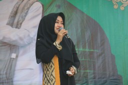 Peringati Maulid Nabi, Bupati Ikfina Berpesan Agar Santri Ponpes Nuris Bisa Sebarkan Kebaikan di Masyarakat