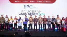 Pemkot Mojokerto Kembali Torehkan Prestasi, Terima Trophi APN 2024, Kinerja Pelayanan Kategori Platinum