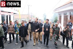 Serahkan Sertipikat Tanah Elektronik Masyarakat Bromo, Menteri AHY Harapkan UMKM Pariwisata Berkembang