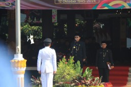Upacara Peringatan HUT Ke-79 Jatim, Pjs Jazuli Ajak Masyarakat Syukuri Perjalanan Panjang Provinsi Jawa Timur 