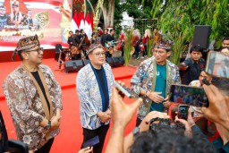 Pj Gubernur Jatim Dorong Parekraf Kota Mojokerto dengan Kekhasan Sejarah Majapahit 