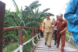 Pjs Bupati Mojokerto Janjikan Akan Segera Bangun Jembatan Desa Talun Blandong