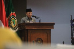 Pjs Bupati Jazuli Jawab Pandangan Umum Fraksi Atas Raperda APBD 2025