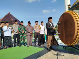 Pjs Bupati Blitar Jumadi Hadiri Peringatan HSN di Alun-alun Kanigoro