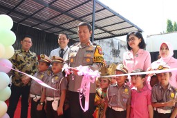 Resmikan Renovasi TK Kemala Bhayangkari Mojokerto, Kapolres Daniel Ucapkan Terima Kasih 