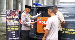 Jumat Berkah Polres Blitar Gandeng Puskesmas Kecamatan Kesamben Hadirkan Pelayanan Kepolisian
