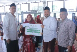 BAZNAS dan Bupati Gresik Beri Santunan Akbar dan Penyerahan Bantuan Produktif
