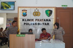 Jelang Pilkada 2024 Polres Blitar Gelar Pemeriksaan Kesehatan Bagi Anggota Pengamanan TPS