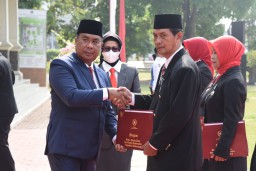 Hari Pahlawan, PNS Sidoarjo Terima Tanda Kehormatan Satyalencana Karya Satya Dari Presiden RI 